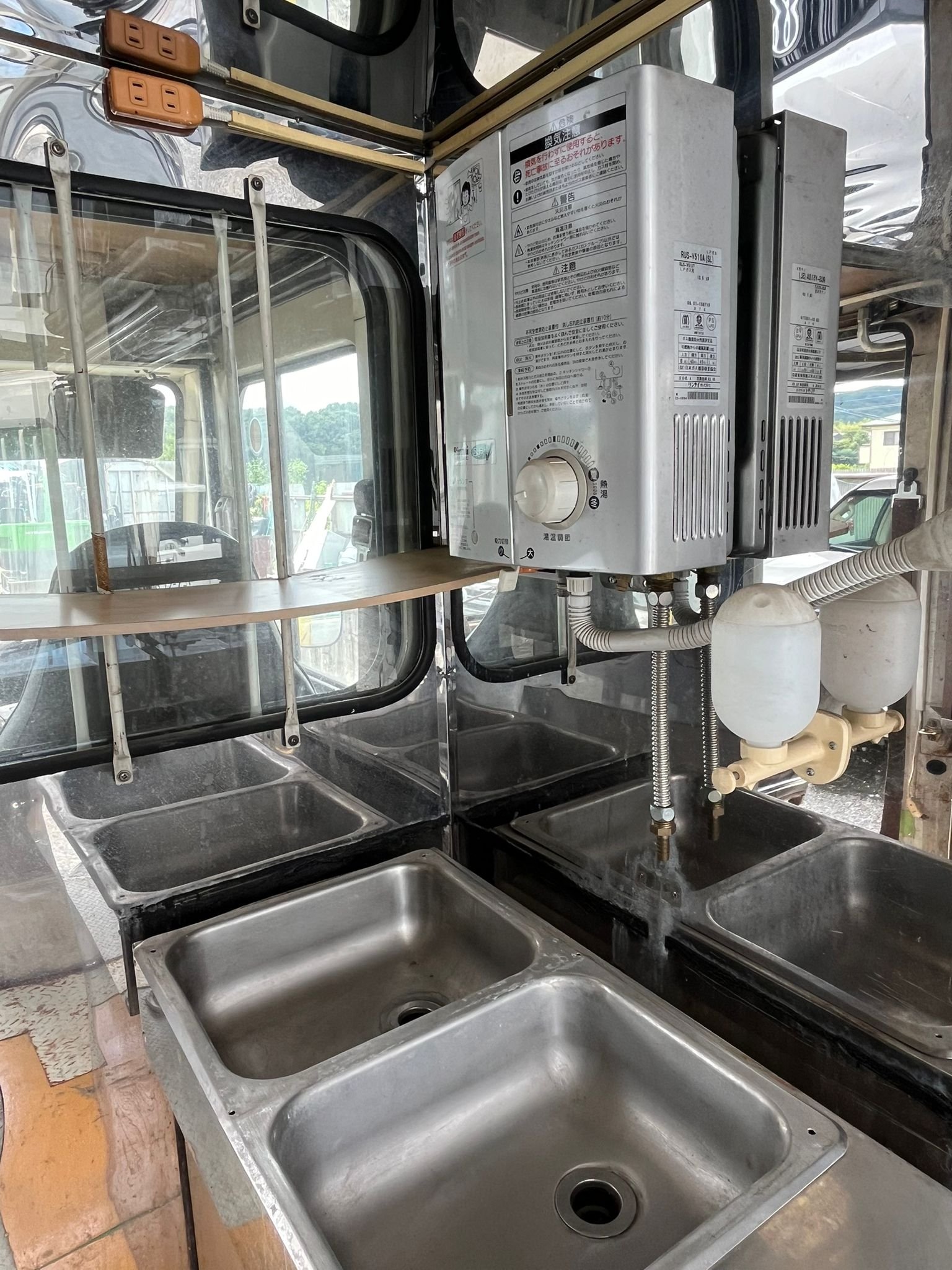 
								Toyota Hiace kitchen Van full									