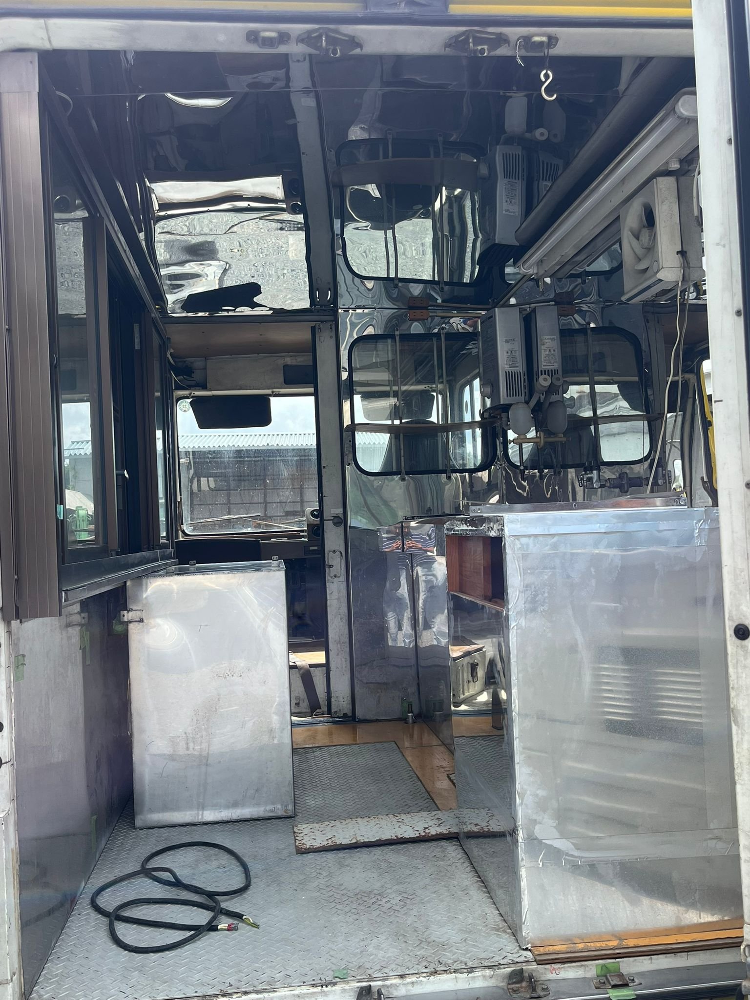 
								Toyota Hiace kitchen Van full									