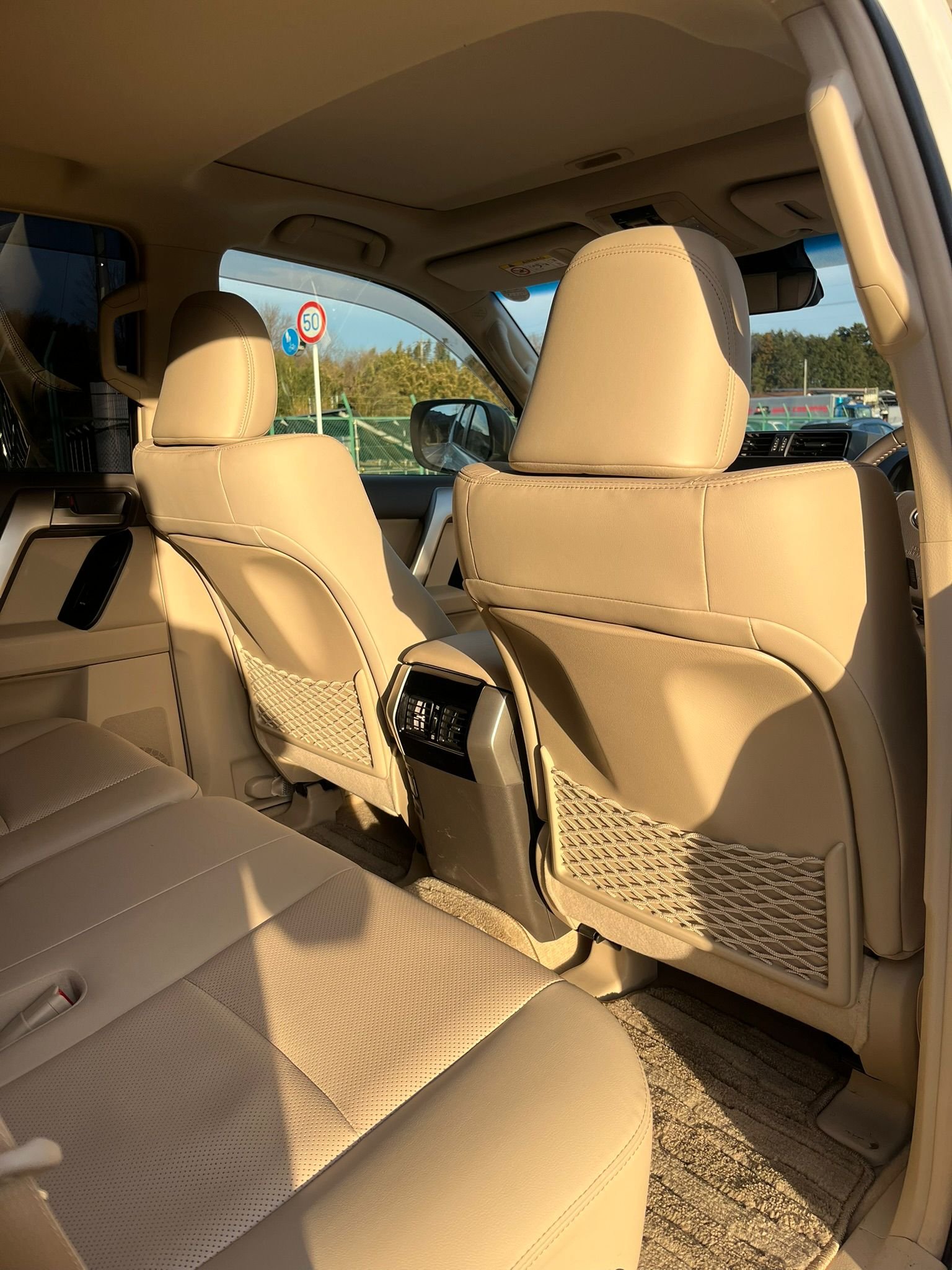 
								Land Cruiser Prados full									