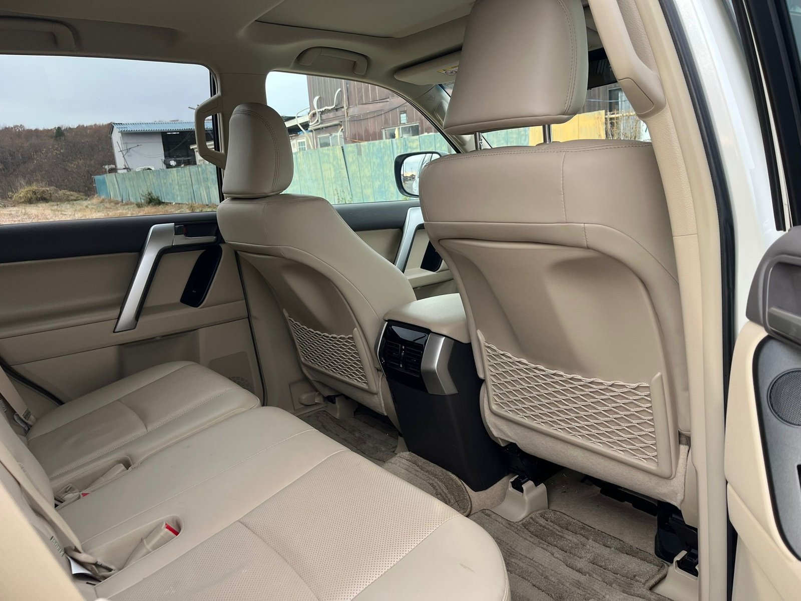 
								Toyota Land Cruiser Prado full									