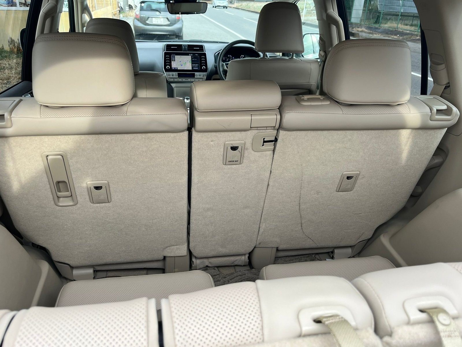 
								Toyota Land Cruiser Prado full									