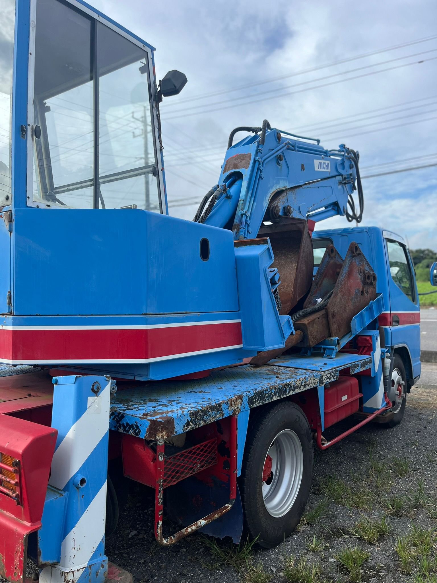 
								Mitsubishi canter excavator truck full									