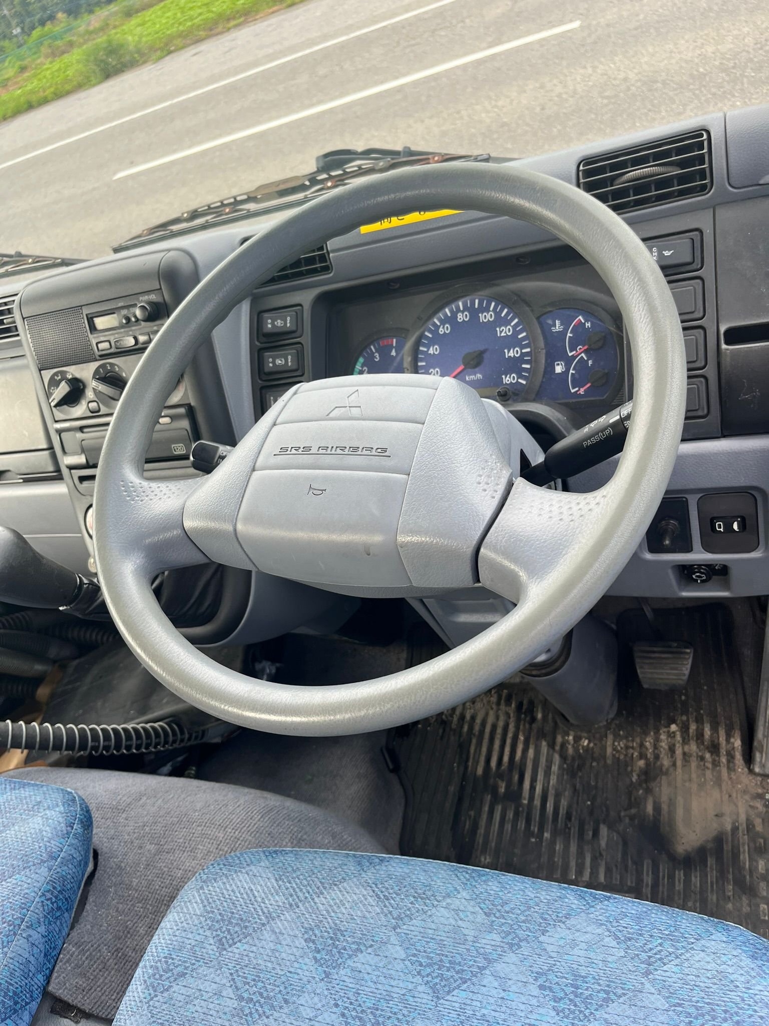 
								Mitsubishi canter excavator truck full									