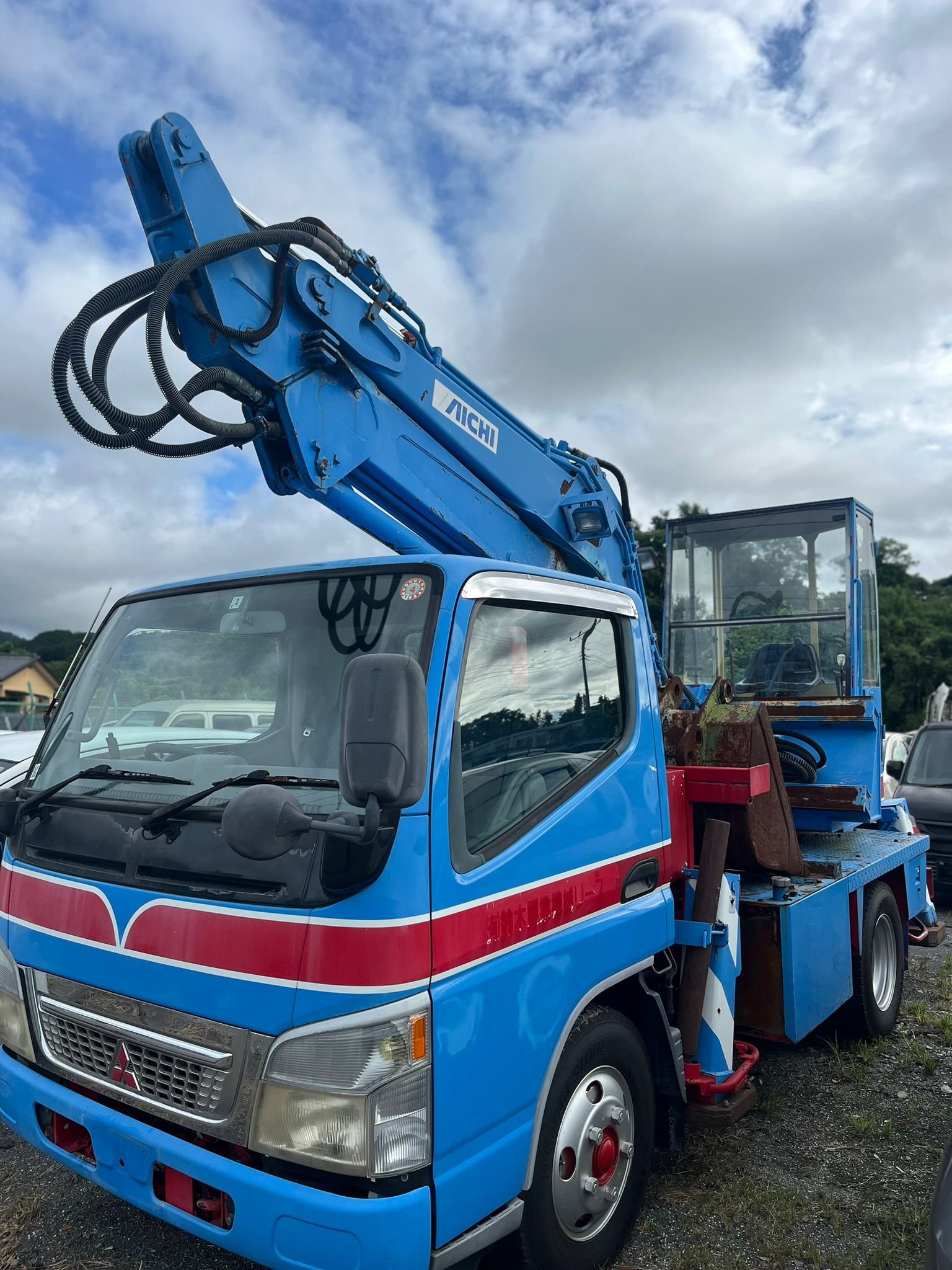 
								Mitsubishi canter excavator truck full									