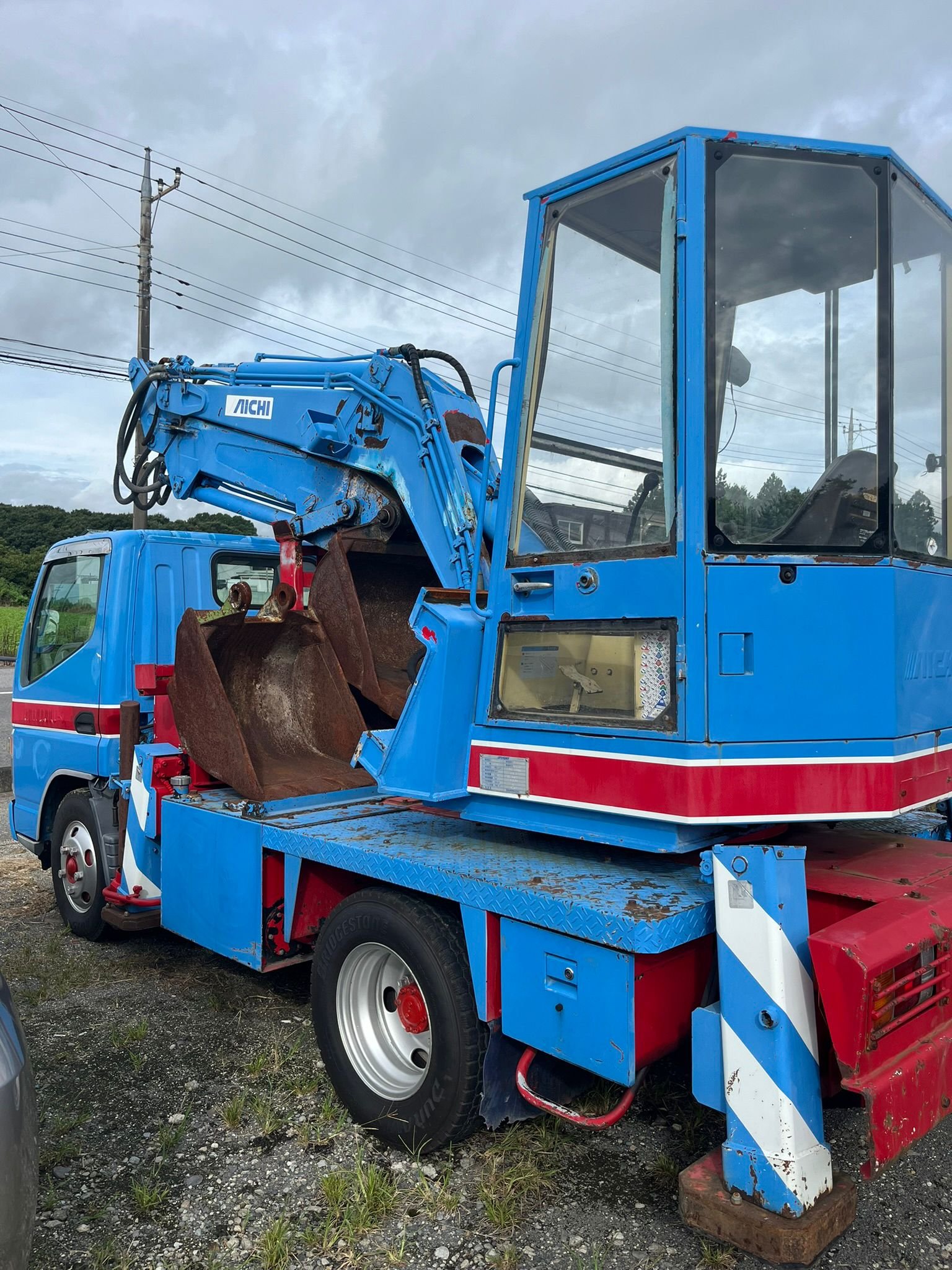 
								Mitsubishi canter excavator truck full									
