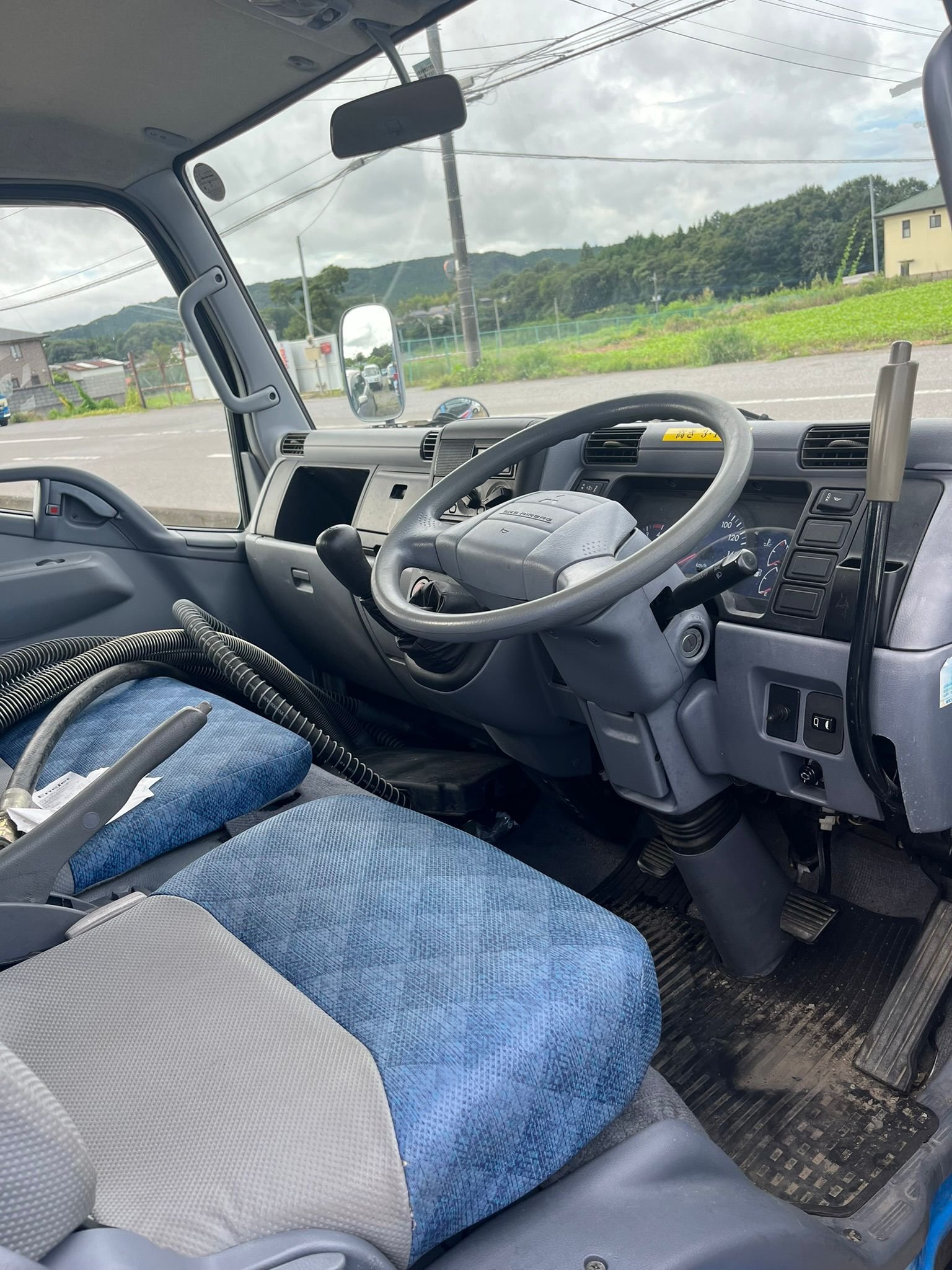 
								Mitsubishi canter excavator truck full									